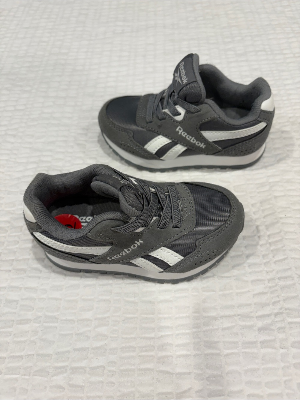 Reebok Kids Gray and White Athletic Sneakers
Size 6(Toddler)